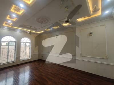 ایل ڈی اے ایوینیو ۔ بلاک جے ایل ڈی اے ایوینیو,لاہور میں 5 کمروں کا 10 مرلہ مکان 2.58 کروڑ میں برائے فروخت۔
