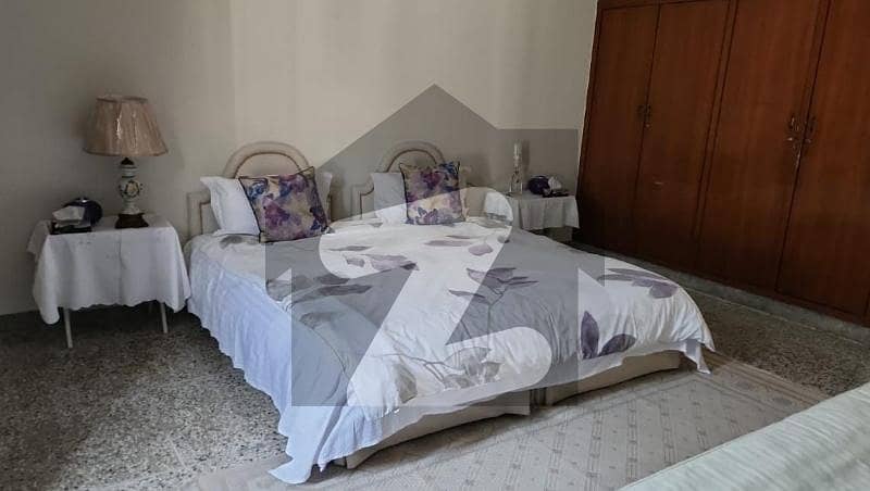 F-10 Luxury Fully Furnished Saprat Room Available For Rent Only Single Female Beautiful Location