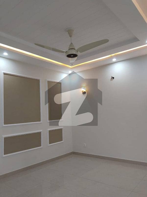 بحریہ آرچرڈ لاہور میں 4 کمروں کا 8 مرلہ مکان 2.35 کروڑ میں برائے فروخت۔