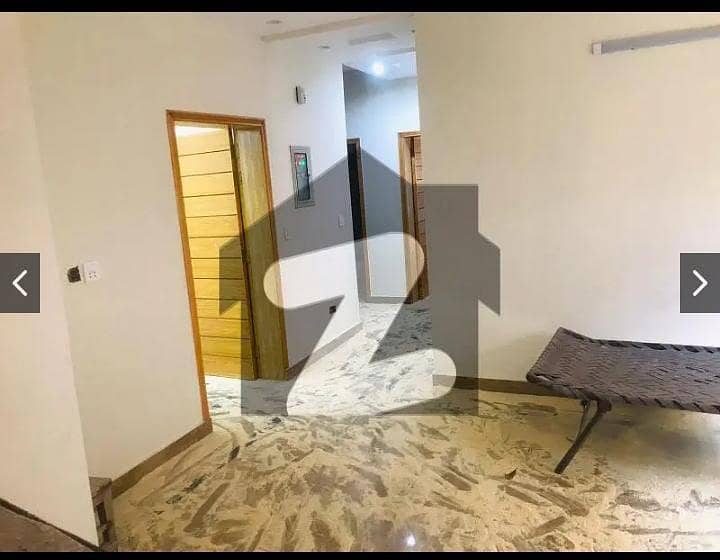 ماڈل ٹاؤن ۔ بلاک کیو ماڈل ٹاؤن,لاہور میں 3 کمروں کا 10 مرلہ زیریں پورشن 85.0 ہزار میں کرایہ پر دستیاب ہے۔