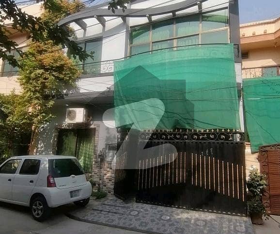 House In Johar Town Phase 2 - Block J2 Sized 5 Marla Is Available