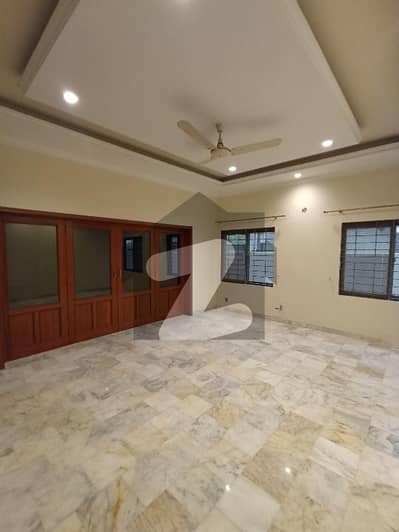 32 marla house independent available for rent in Askari Villa .