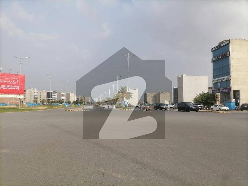 01 KANAL PLOT FOR SALE NEAR TO PARK IN DHA PHASE 8
