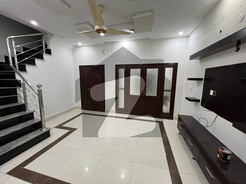 پیراگون سٹی - امپیریل1 بلاک پیراگون سٹی,لاہور میں 3 کمروں کا 5 مرلہ مکان 1.98 کروڑ میں برائے فروخت۔