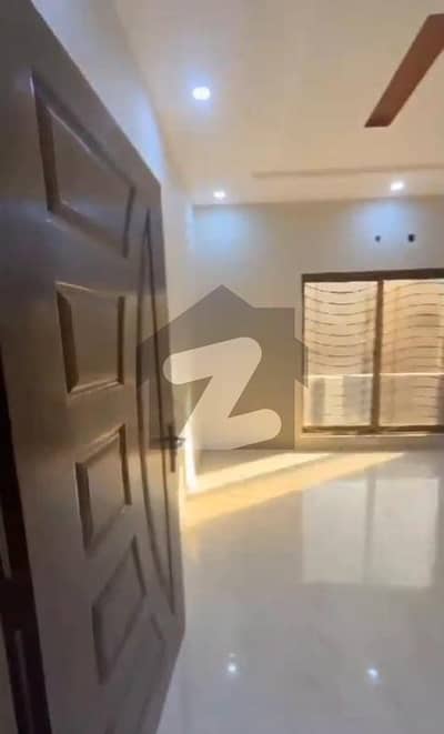 این ایف سی 1 لاہور میں 5 کمروں کا 10 مرلہ مکان 1.5 لاکھ میں کرایہ پر دستیاب ہے۔