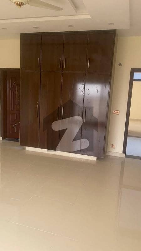 15 mrla ground flor portion for Rent in beacon house socaity, 2 bed 1 kitchen TVlounge drawing rom gas available , suigas gezar available intrance seprite 1 car parking near to main boulevard road 70 fit and park