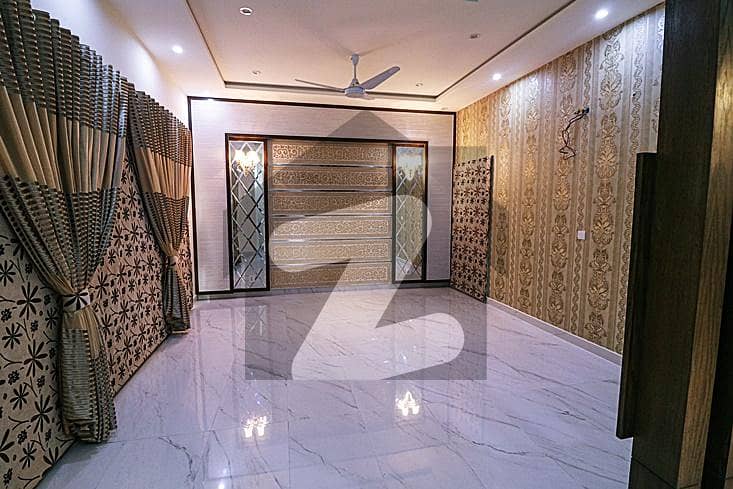 ڈی ایچ اے فیز 4 - بلاک ڈیڈی فیز 4,ڈیفنس (ڈی ایچ اے),لاہور میں 5 کمروں کا 1 کنال مکان 5.85 کروڑ میں برائے فروخت۔