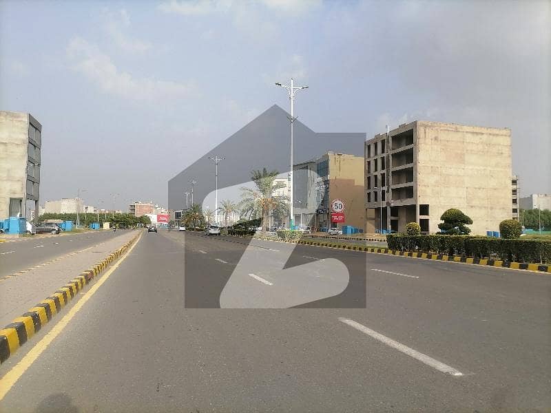 ڈی ایچ اے فیز 8 - بلاک ٹی فیز 8,ڈیفنس (ڈی ایچ اے),لاہور میں 1 کنال رہائشی پلاٹ 2.8 کروڑ میں برائے فروخت۔