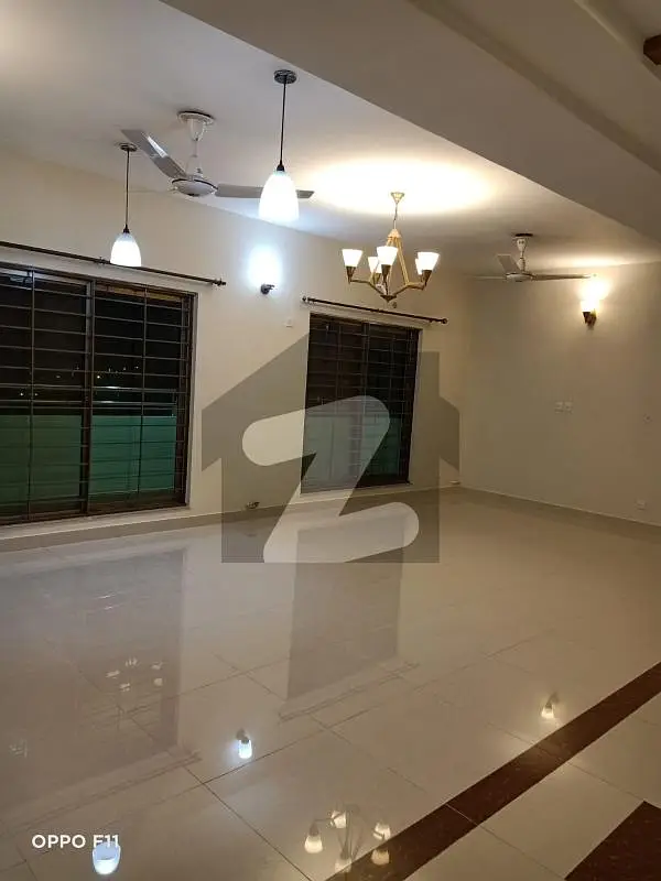 LIKE BRAND NEW 10 MARLA APARTMENT AVAILABLE FOR SALE IN ASKARI 11