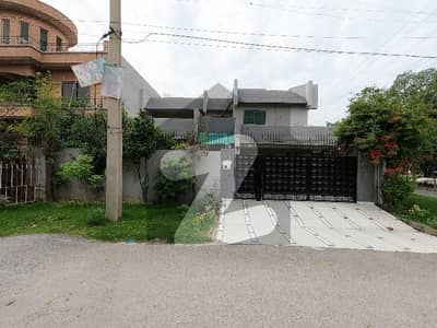 Corner Ideal House For sale In Wapda Town Phase 1 - Block K1