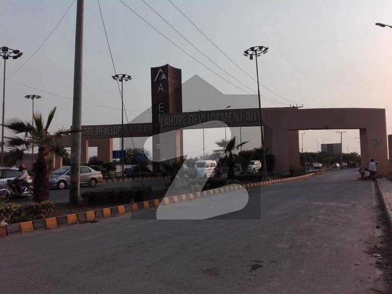 Good Location Semi Commercial 1 Kanal Plot For Sale In Lda Avenue