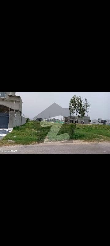NEAR TO MAIN ROAD ONE KANAL PLOT FOR SALE IN LOCTED DHA PHASE 8 BLOCK S
