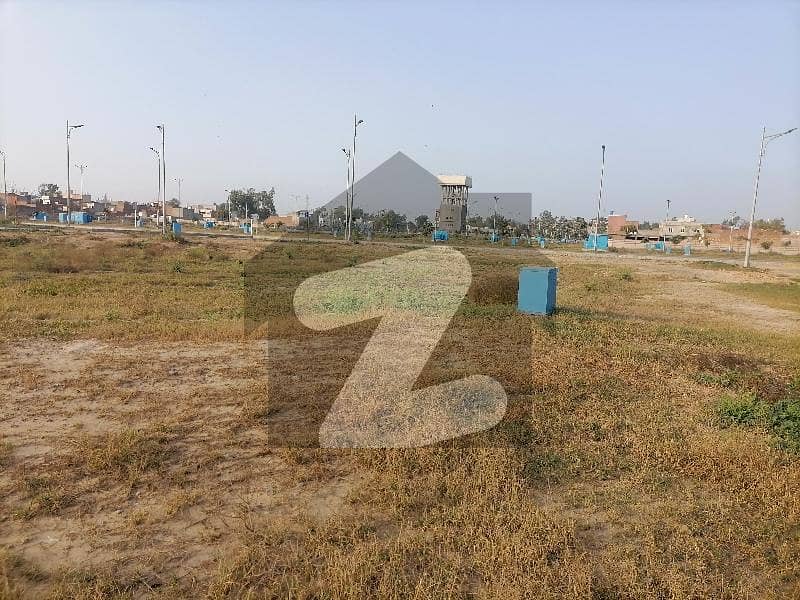 8 Marla Plot For Sale At Hot Location In Invester Rate