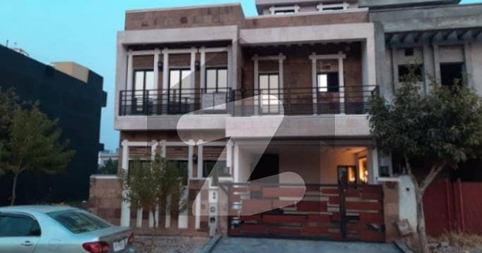 Bahria Enclave 8 Marla House Available For Rent