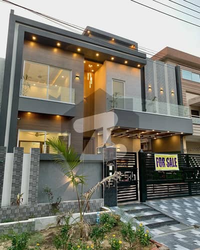 10 Marla Facing Park Ultra Modern Design With Double Height Lobby House For Sale