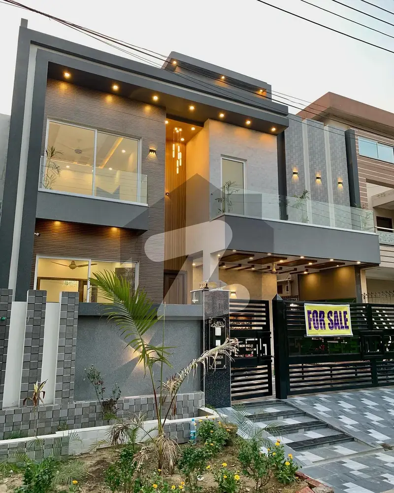 10 Marla Facing Park Ultra Modern Design With Double Height Lobby House For Sale
