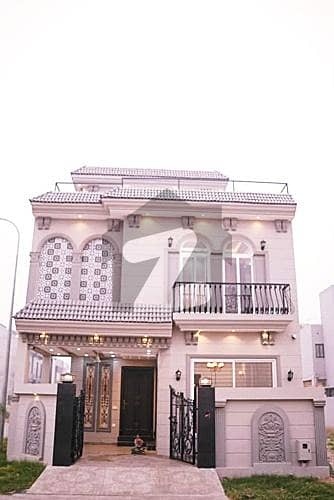 ڈی ایچ اے 9 ٹاؤن ڈیفنس (ڈی ایچ اے),لاہور میں 3 کمروں کا 5 مرلہ مکان 2.59 کروڑ میں برائے فروخت۔