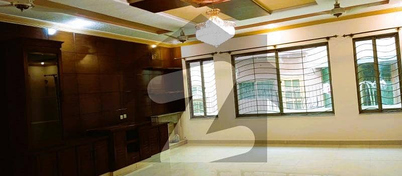 ایف ۔ 7 اسلام آباد میں 9 کمروں کا 1 کنال مکان 12.0 لاکھ میں کرایہ پر دستیاب ہے۔
