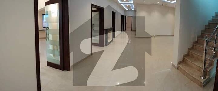 ڈی ایچ اے فیز 6 ڈیفنس (ڈی ایچ اے),لاہور میں 4 کمروں کا 10 مرلہ مکان 4.5 کروڑ میں برائے فروخت۔