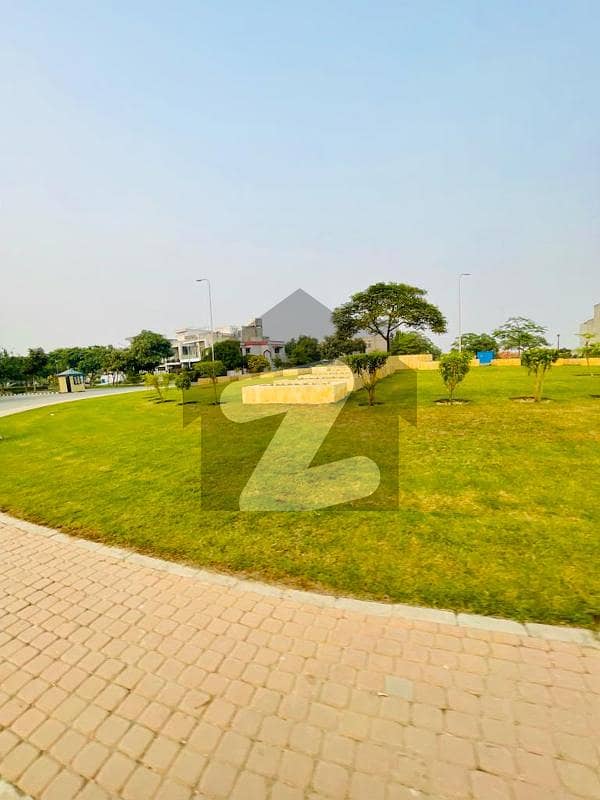 Prime Location, Reasonable Price 10 Marla Plot in Lake City Lahore