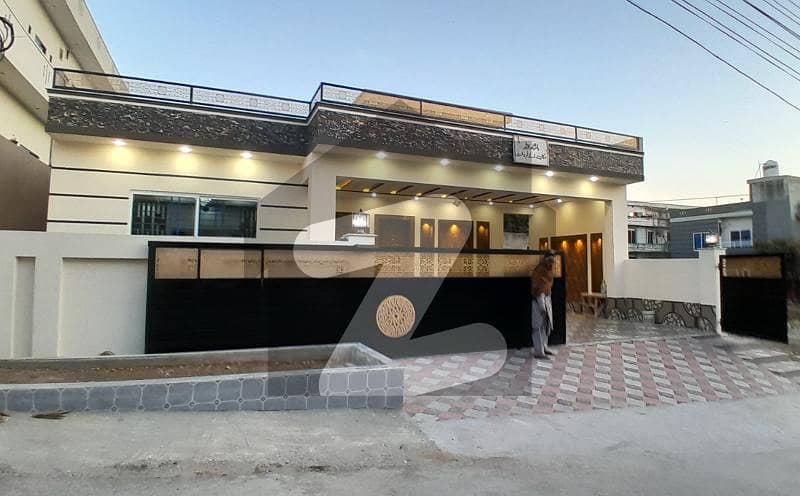 سوان گارڈن ۔ بلاک بی سوان گارڈن,اسلام آباد میں 6 کمروں کا 1 کنال مکان 4.8 کروڑ میں برائے فروخت۔