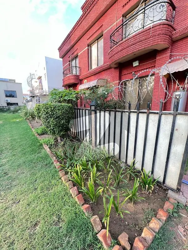 1 Kanal Beautiful House For Urgent Rent