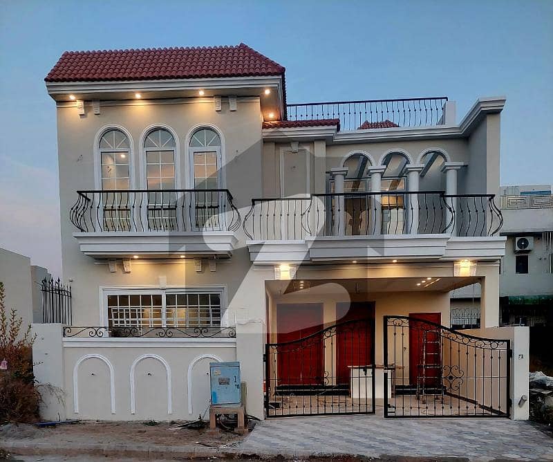 گلبرگ ریزیڈنشیا گلبرگ,اسلام آباد میں 4 کمروں کا 7 مرلہ مکان 3.85 کروڑ میں برائے فروخت۔