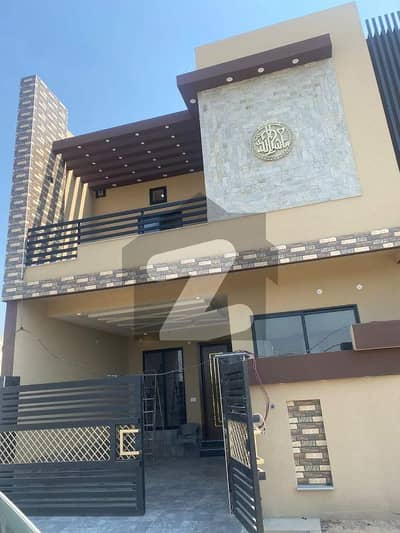 کینال ایونیو لوئر کینال روڈ,فیصل آباد میں 3 کمروں کا 5 مرلہ مکان 1.8 کروڑ میں برائے فروخت۔