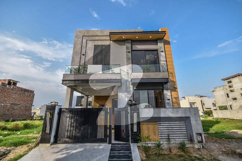 5 MARLA BRAND NEW MODERN HOUSE FOR SALE