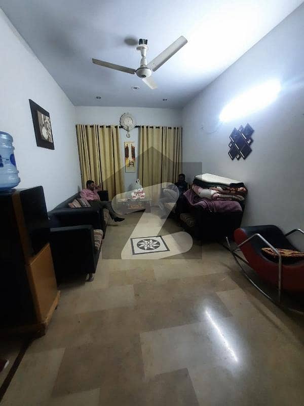 ڈیفینس ویو سوسائٹی کراچی میں 2 کمروں کا 5 مرلہ فلیٹ 1.0 کروڑ میں برائے فروخت۔