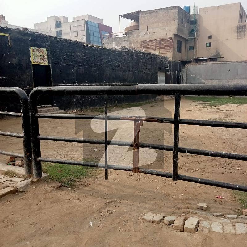 kanal plot for rent in johar town for fast food dhaba,workshop and circket ground