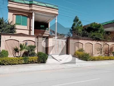 ناصر باغ روڈ پشاور میں 10 کمروں کا 10 مرلہ مکان 3.7 کروڑ میں برائے فروخت۔