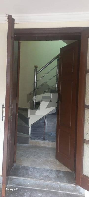 5 MARLA BEAUTIFUL UPPER PORTION AVAILABLE FOR RENT IN ALI BLOCK SECTOR B BAHRIA TOWN LAHORE