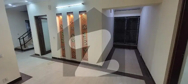 10 MARLA BEAUTIFUL UPPER PORTION AVAILABLE FOR RENT IN JASMINE BLOCK SECTOR C