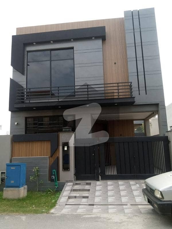 5 Marla luxury New House for rent in Dha phase 9 Town