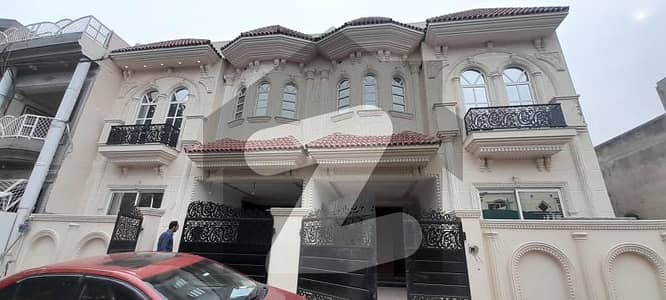 Johar Town A1 5 Marla Spanish House with 4 Bed Drawing Dining Tv Launch Double Kitchen