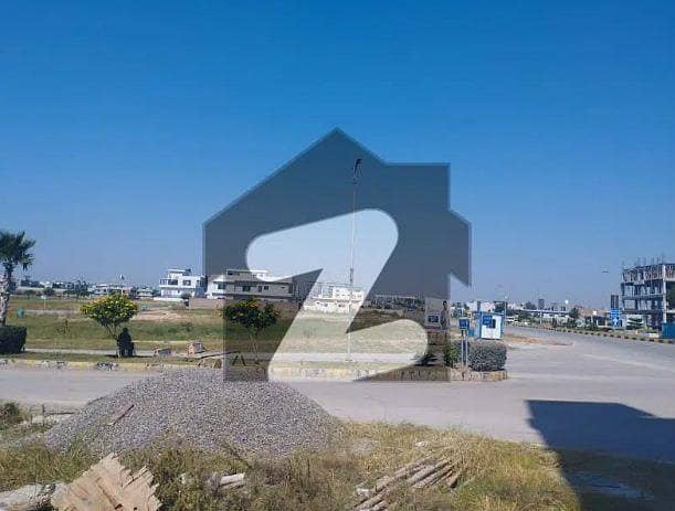 1 Kanal Plot for sale in Topcity
