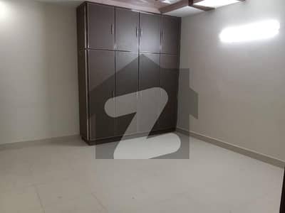 نیواقبال پارک کینٹ کینٹ,لاہور میں 3 کمروں کا 5 مرلہ مکان 2.35 کروڑ میں برائے فروخت۔