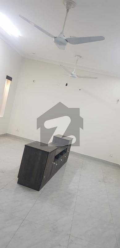1 knal uper portion brandnew , 3 bed 1 kitchen TV lounge drawing rom gas available 55 k final rent Reasonable Rent, near to main boulevard 100 fit and main intrance