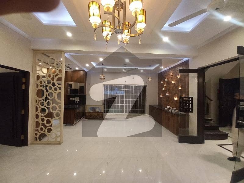 DHA Phase 8 Ex Air Avenue 10marla Bungalow For Rent