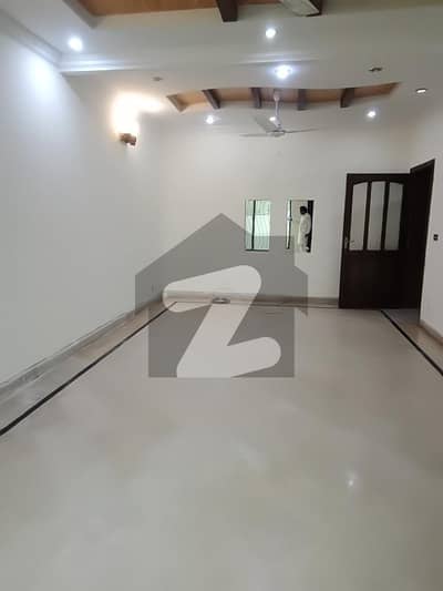 ای ۔ 11 اسلام آباد میں 3 کمروں کا 10 مرلہ زیریں پورشن 1.1 لاکھ میں کرایہ پر دستیاب ہے۔