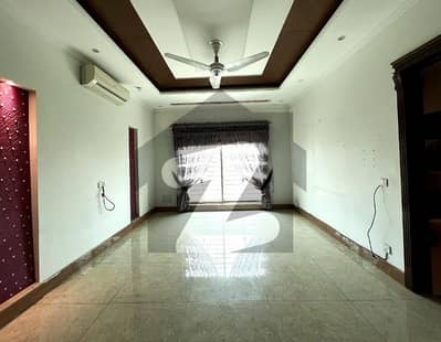5 Beds 1 Kanal Ideal Location House For Sale In DHA Phase 8 Lahore.