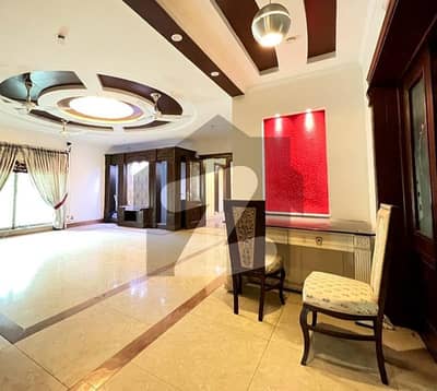 ڈی ایچ اے فیز 8 ڈیفنس (ڈی ایچ اے),لاہور میں 5 کمروں کا 1 کنال مکان 8.75 کروڑ میں برائے فروخت۔