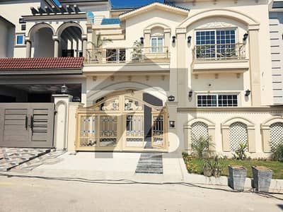 سٹی ہاؤسنگ سکیم جہلم میں 7 مرلہ مکان 2.8 کروڑ میں برائے فروخت۔