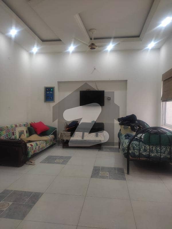 کینال روڈ فیصل آباد میں 3 کمروں کا 5 مرلہ مکان 1.3 کروڑ میں برائے فروخت۔