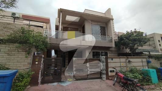 10 Marla Full House For Rent Near Park In Bahria Town Phase 2