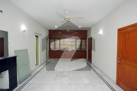 1 Kanal Full Renewated Upper Portion For Rent In DHA Phase 1