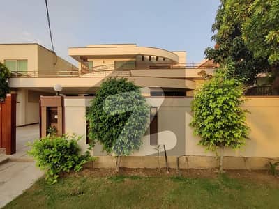 Kanal Upper Portion Near Park For REnt In DHA Phase 4-AA
