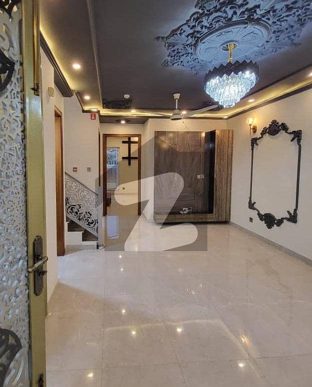 ڈی ایچ اے فیز 7 ڈیفنس (ڈی ایچ اے),لاہور میں 5 کمروں کا 1 کنال مکان 7.5 کروڑ میں برائے فروخت۔