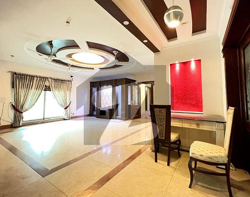ڈی ایچ اے فیز 7 ڈیفنس (ڈی ایچ اے),لاہور میں 5 کمروں کا 1 کنال مکان 7.4 کروڑ میں برائے فروخت۔